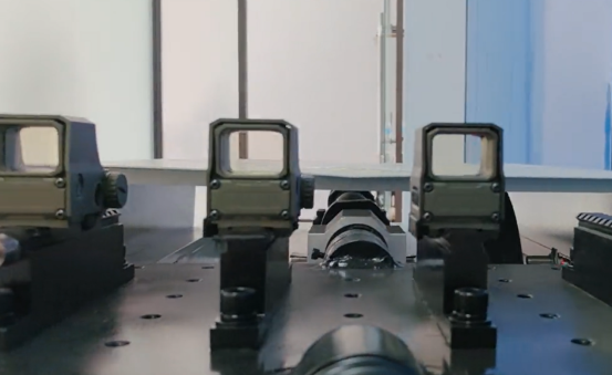 出口版全息瞄准镜