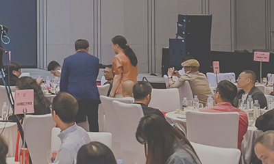 用数据模型驱动施工机器人，让无人工地成为现实，掌握数字科技的设计师才有未来。