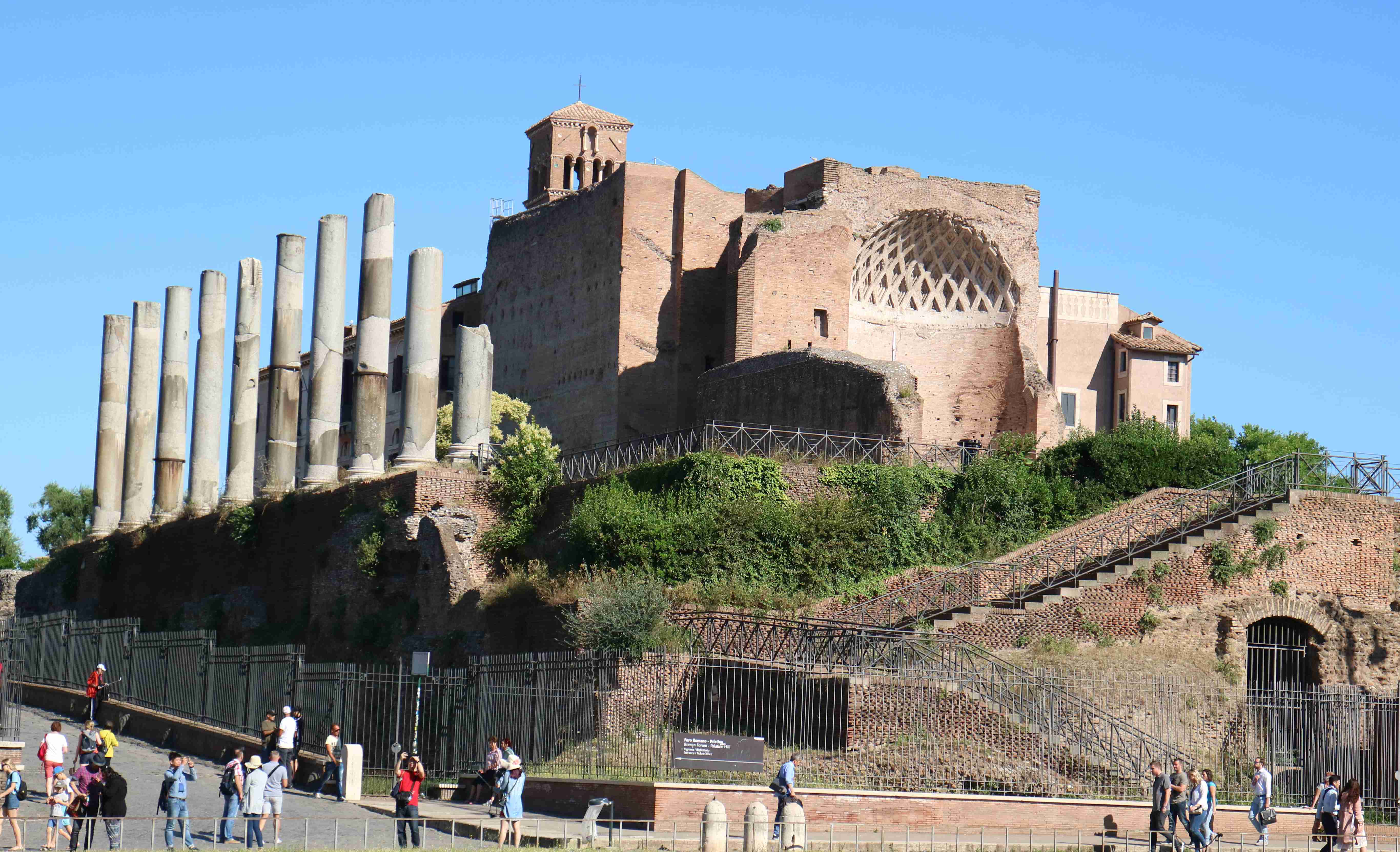 公司组织员工赴欧旅游