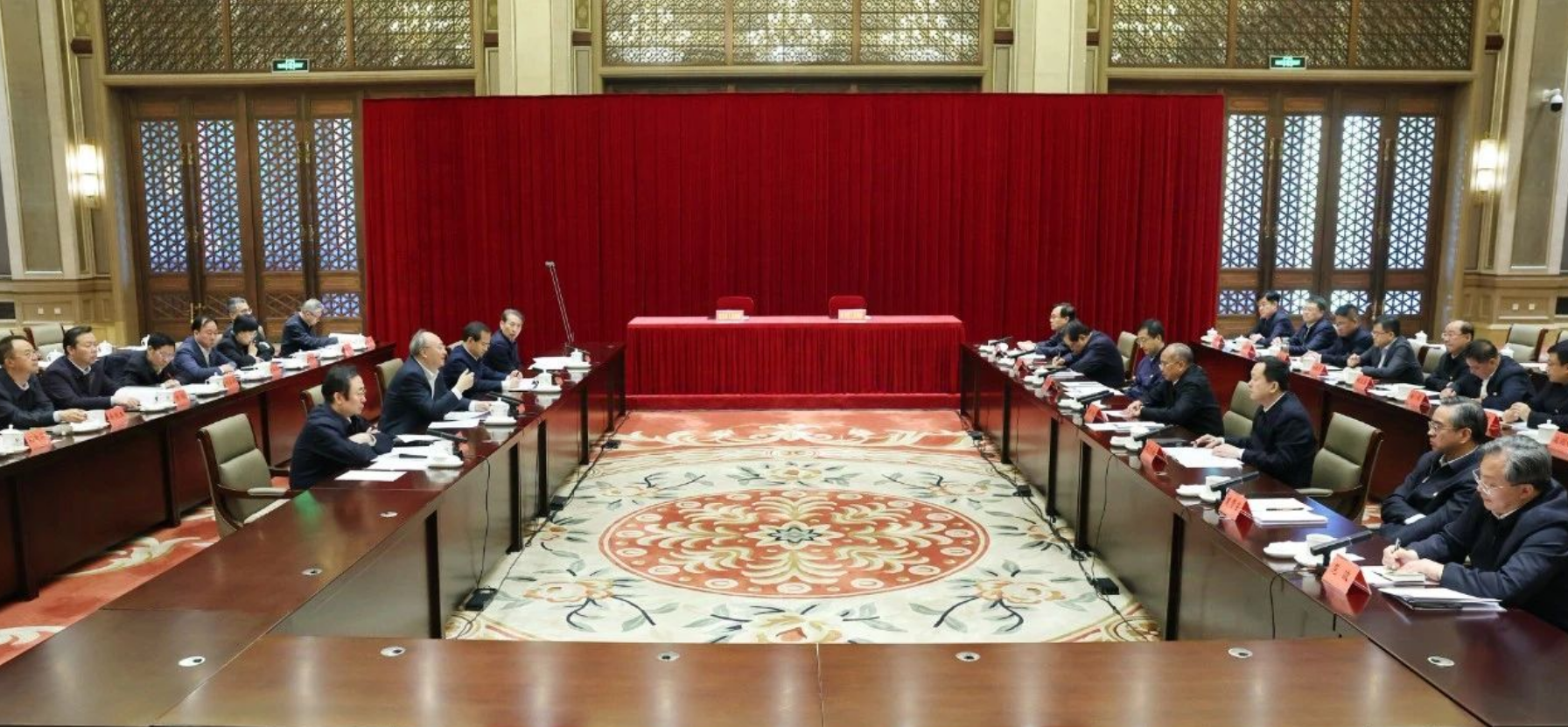 山东省党政代表团来京考察，尹力殷勇与林武周乃翔座谈