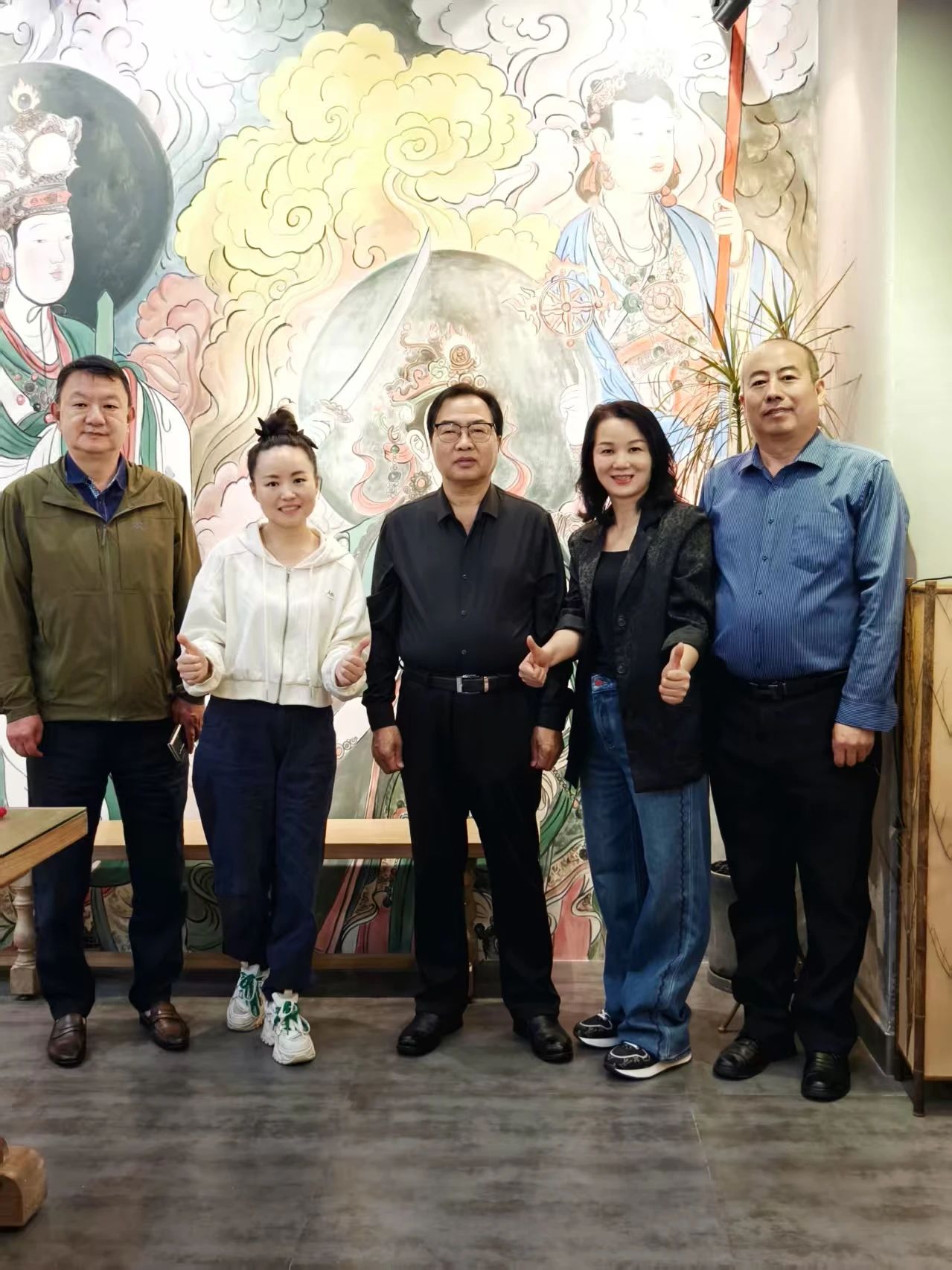 听取韶关魔画艺术馆管理人员介绍情况