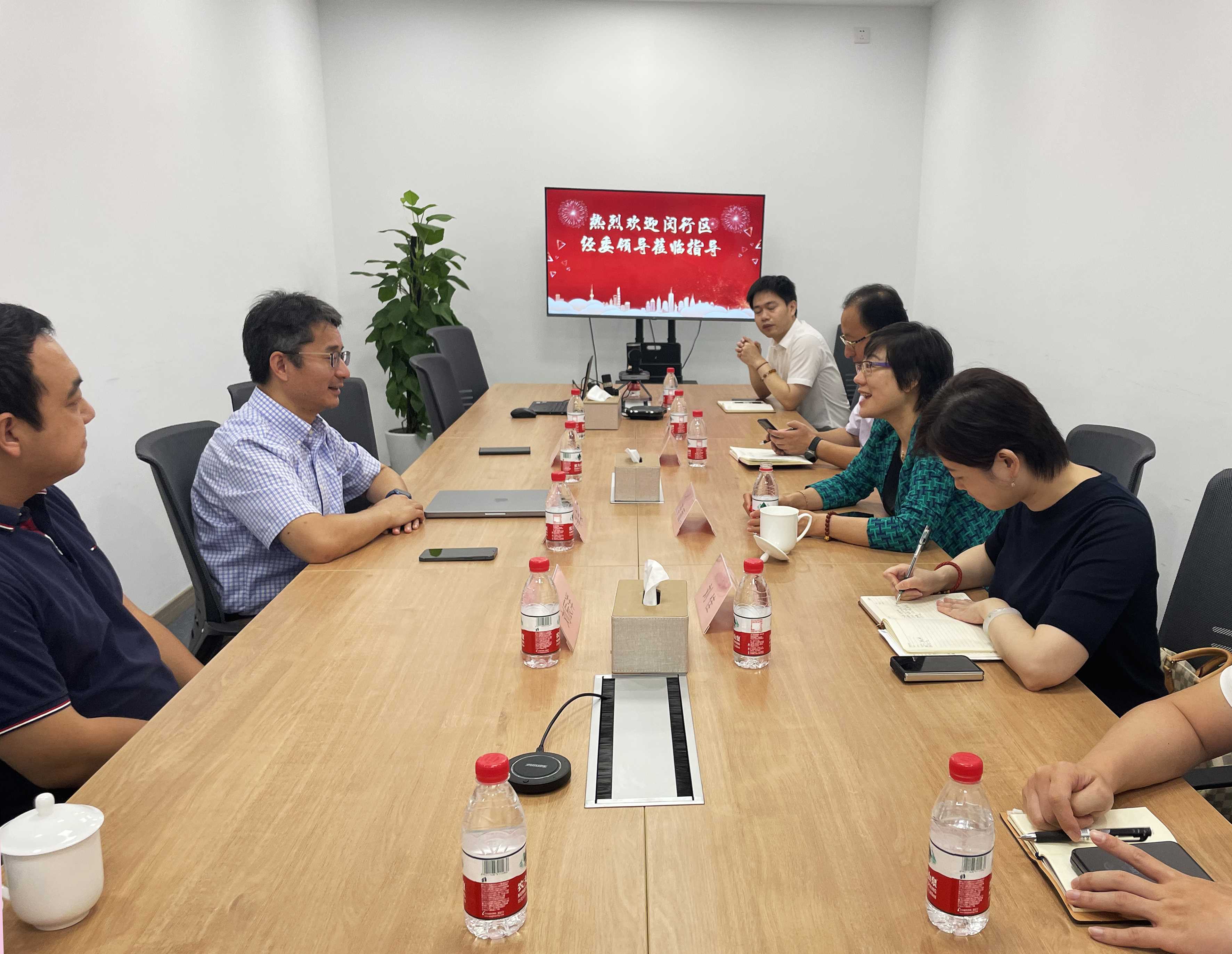 闵行区经委主任李丽一行莅临863软件基地调研基地企业励楷科技