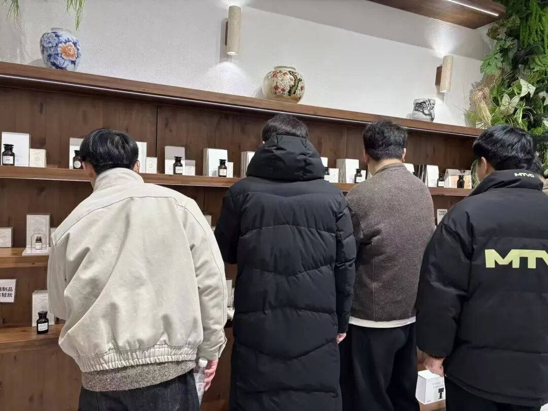 和薪享宏福同学逛香水（左2）.jpg