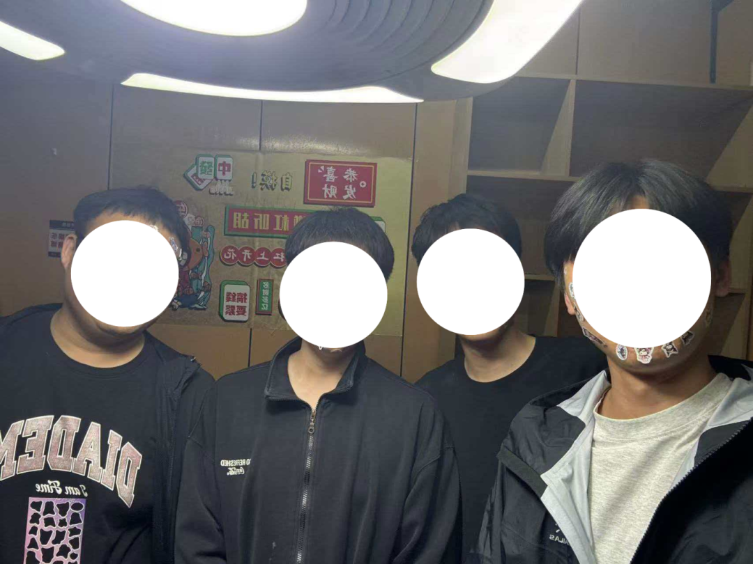 和同学外出放松.jpg