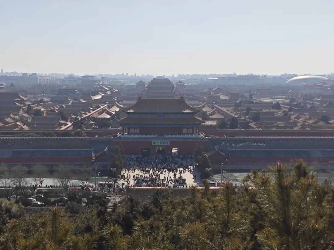 在景山公园上面拍的故宫.jpg