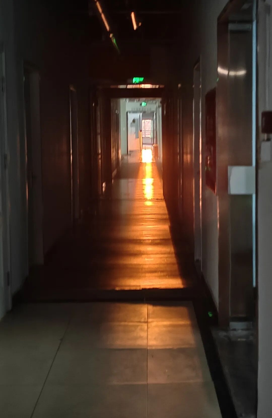 宿舍走廊.jpg