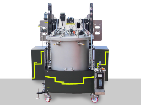 图片包含 船, 小, 男人, 站

描述已自动生成