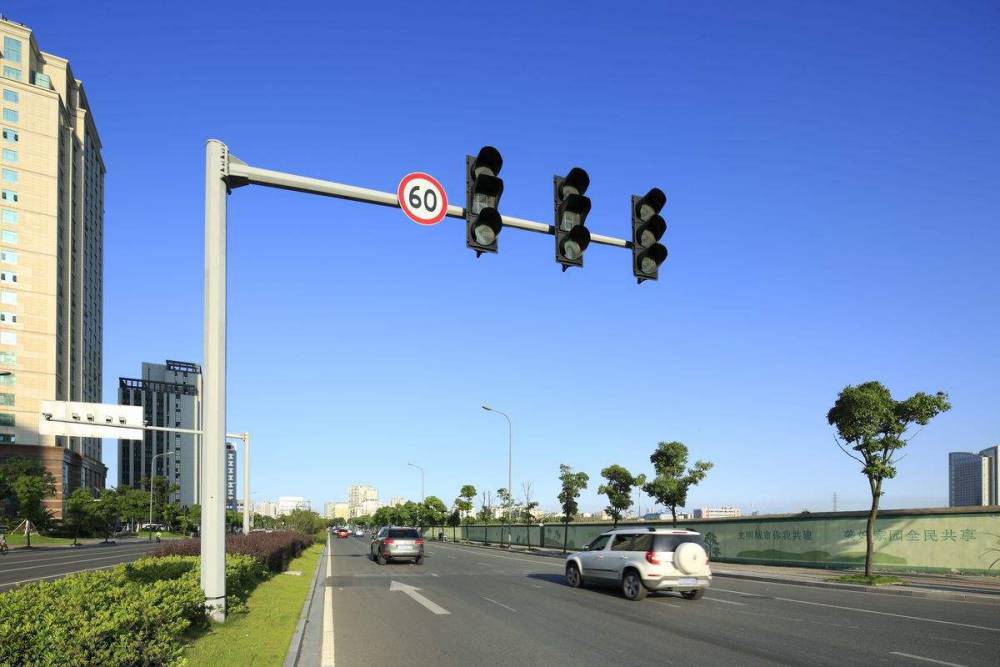 信号灯杆-8bae22402782c720a3e3bd9336153d29