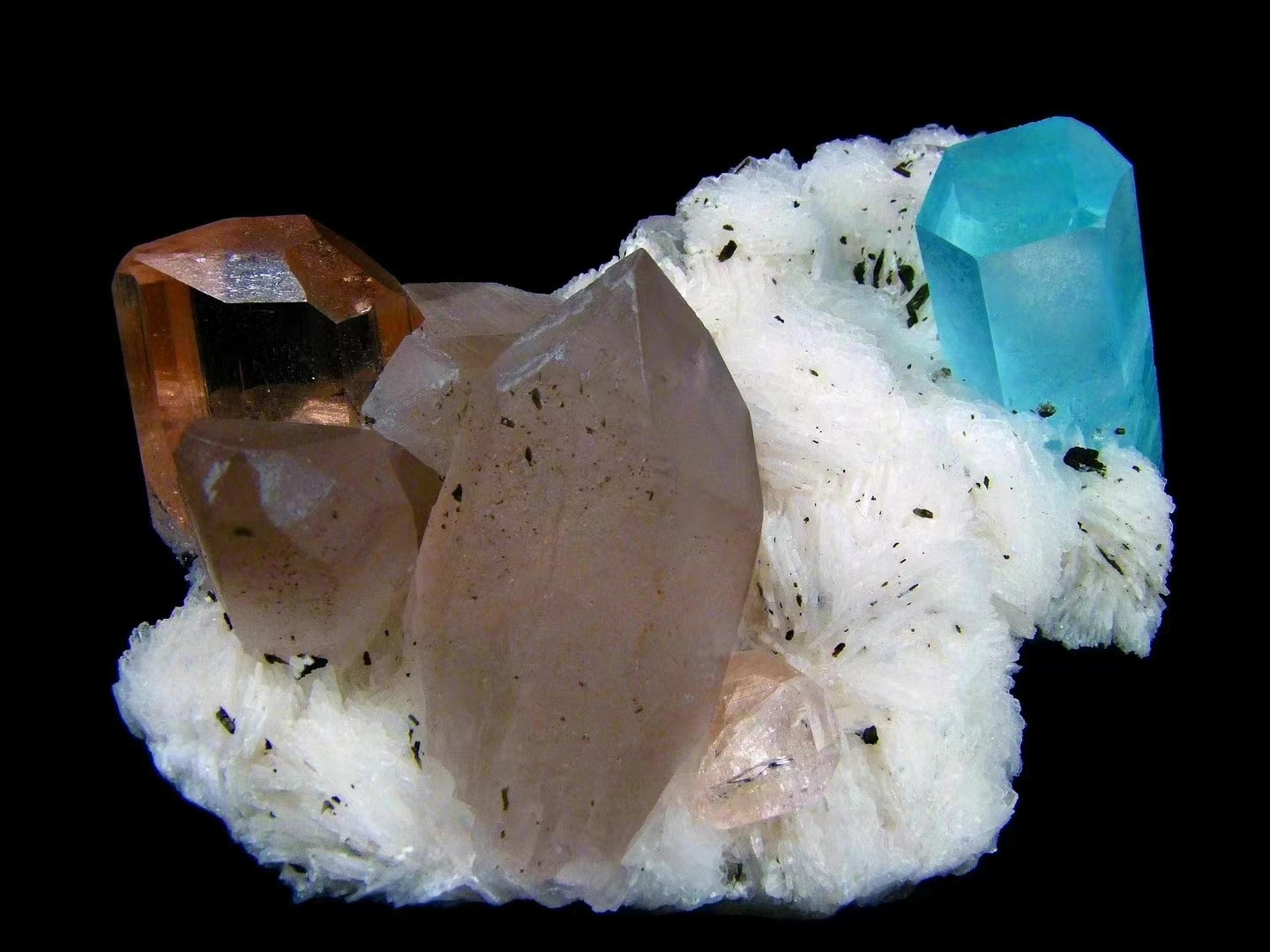 托帕石+海蓝宝+钠长石Topaz / Aquamarine / Albite