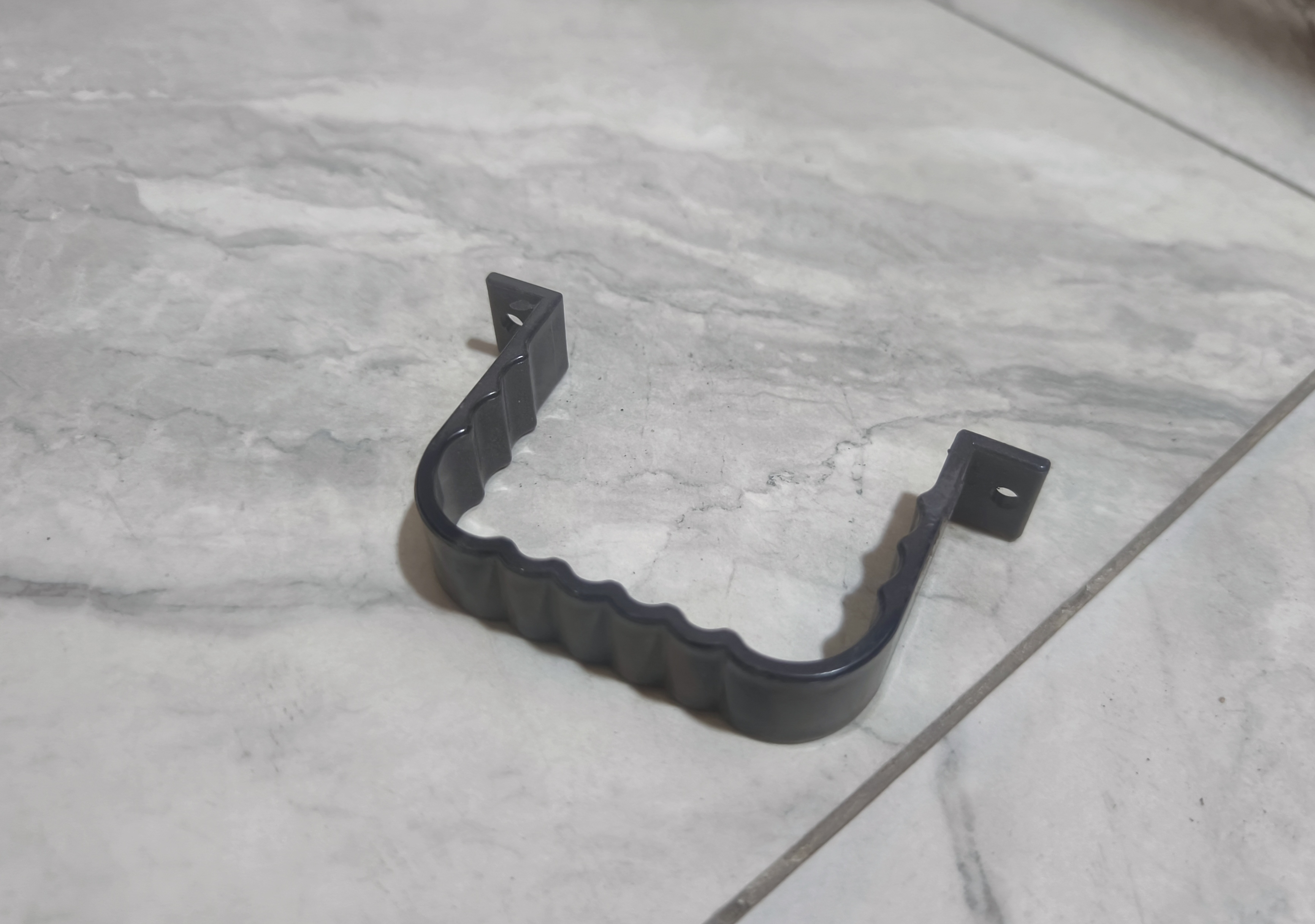 黑色水管定位器