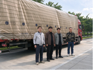 柔电科技团队发货现场合影