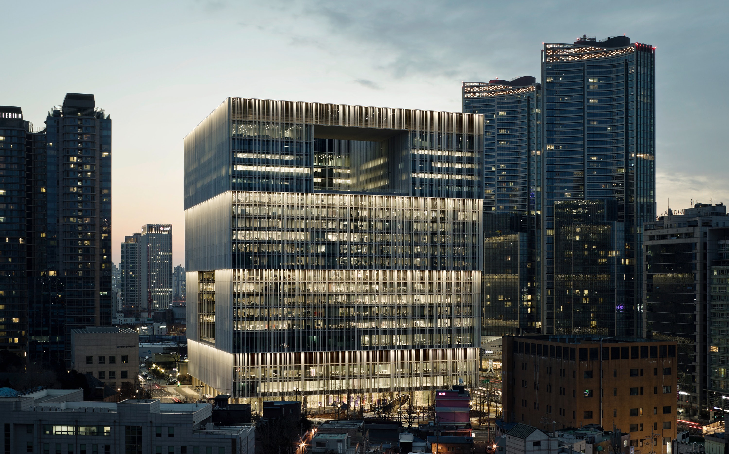 923_10_noshe_180319_n6_cropped