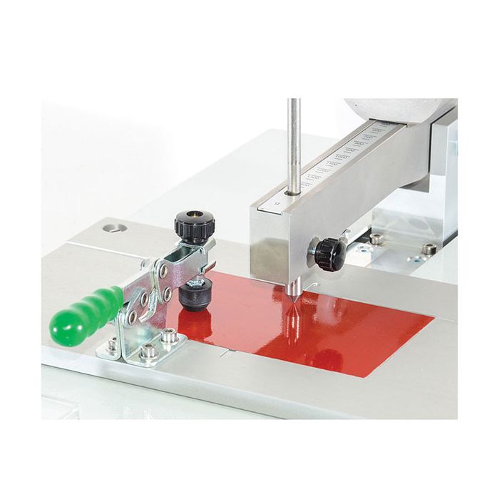 elcometer-3000-motorised-clemen-unit-close-up_1_2