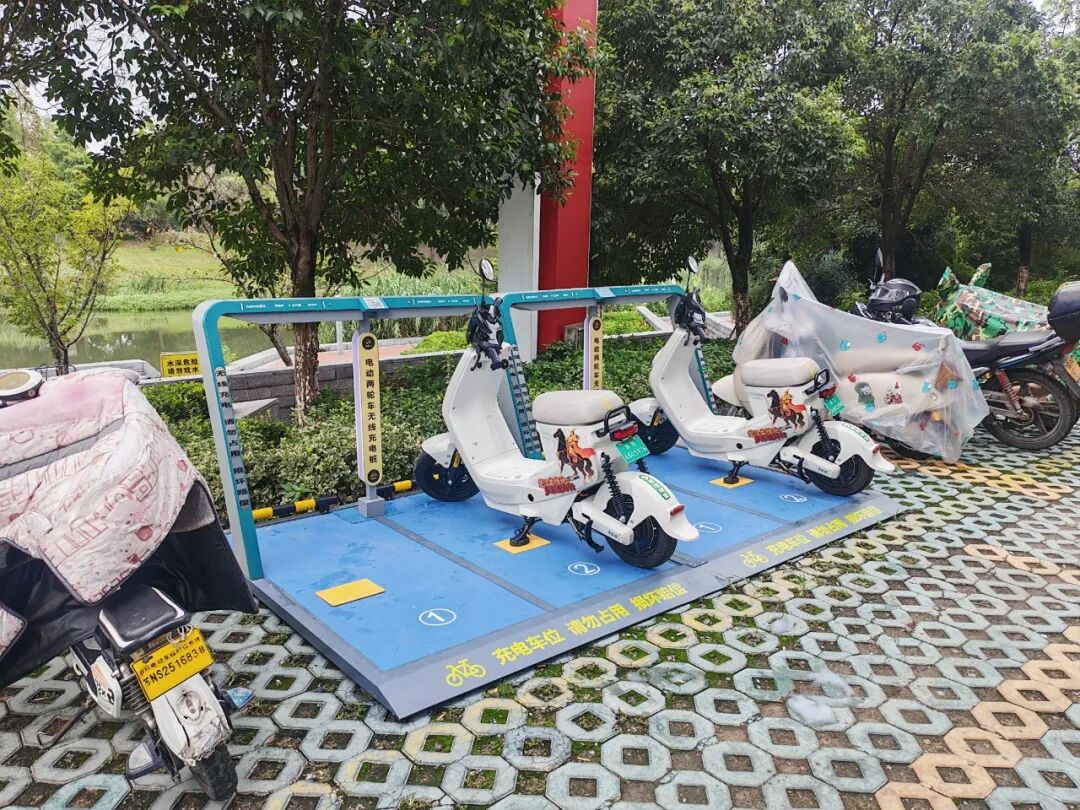 电动两轮车智能无线充电站，电瓶车智能无线充电桩，电动自行车租赁，电瓶车租赁，电单车出租，多米智行，鹏飞吾限充