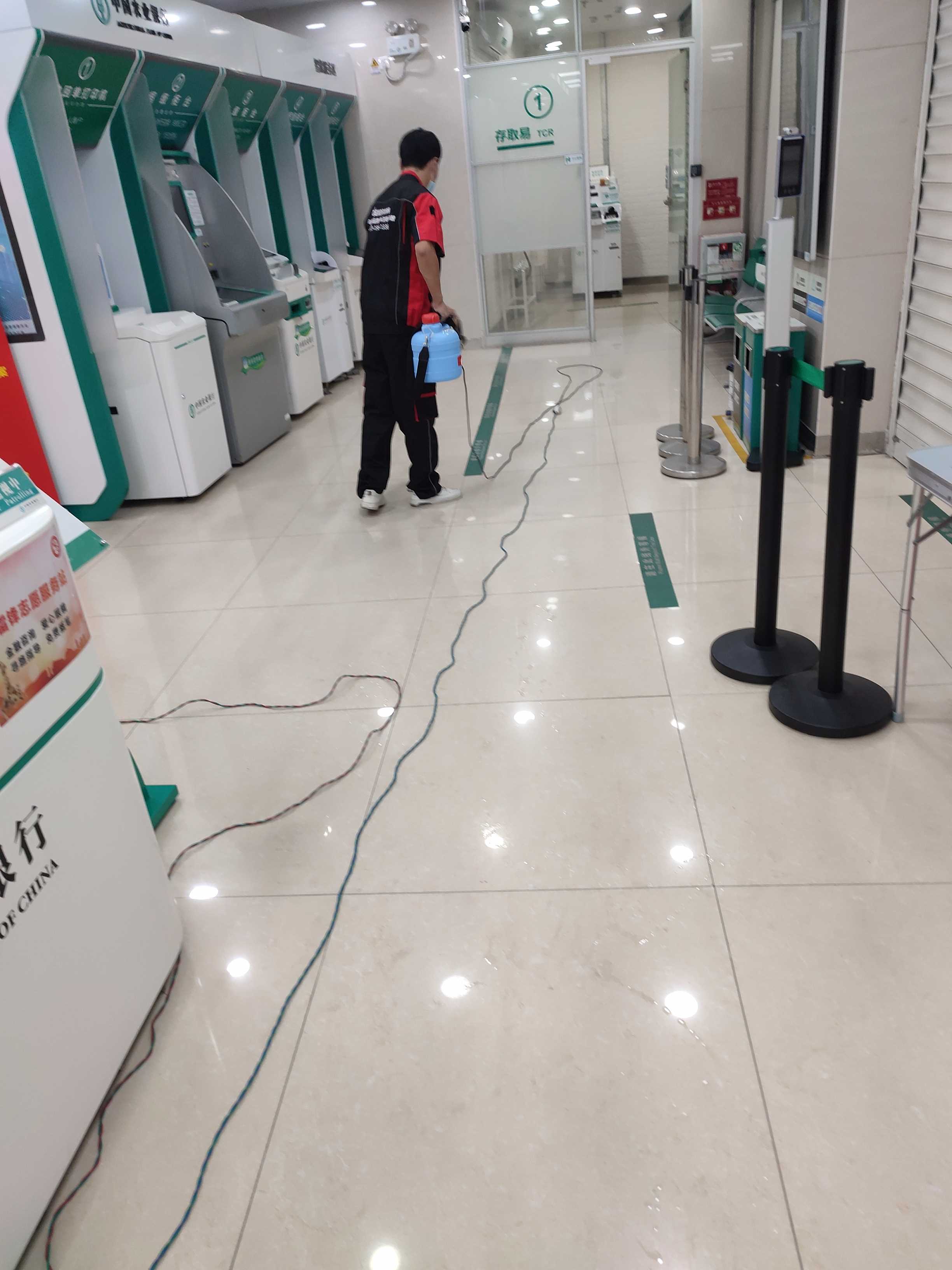 天河区中国农业银行-燕岭支行消毒现场无码-f45c44b963f45ed126f1f43327576ef