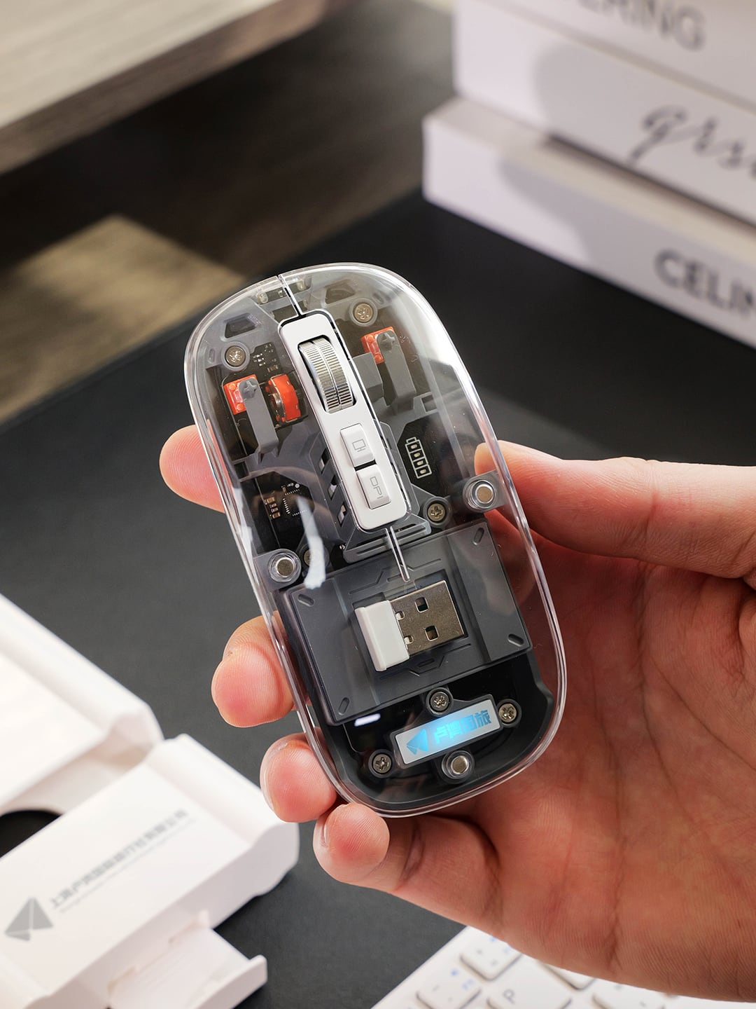 礼途 LC-0904磁悬浮智能AI蓝牙音箱+FK228两折蓝牙键盘+M133透明三模鼠标智能办公科技礼盒产品图 5
