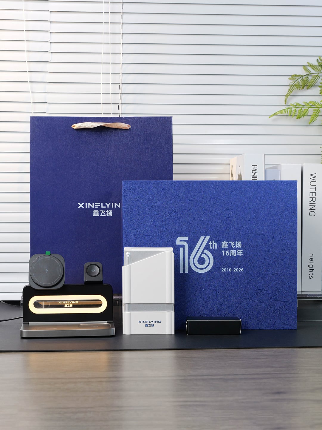 礼途 HT539折叠三合一无线充+FK228两折蓝牙键盘桌面差旅礼盒产品图 3
