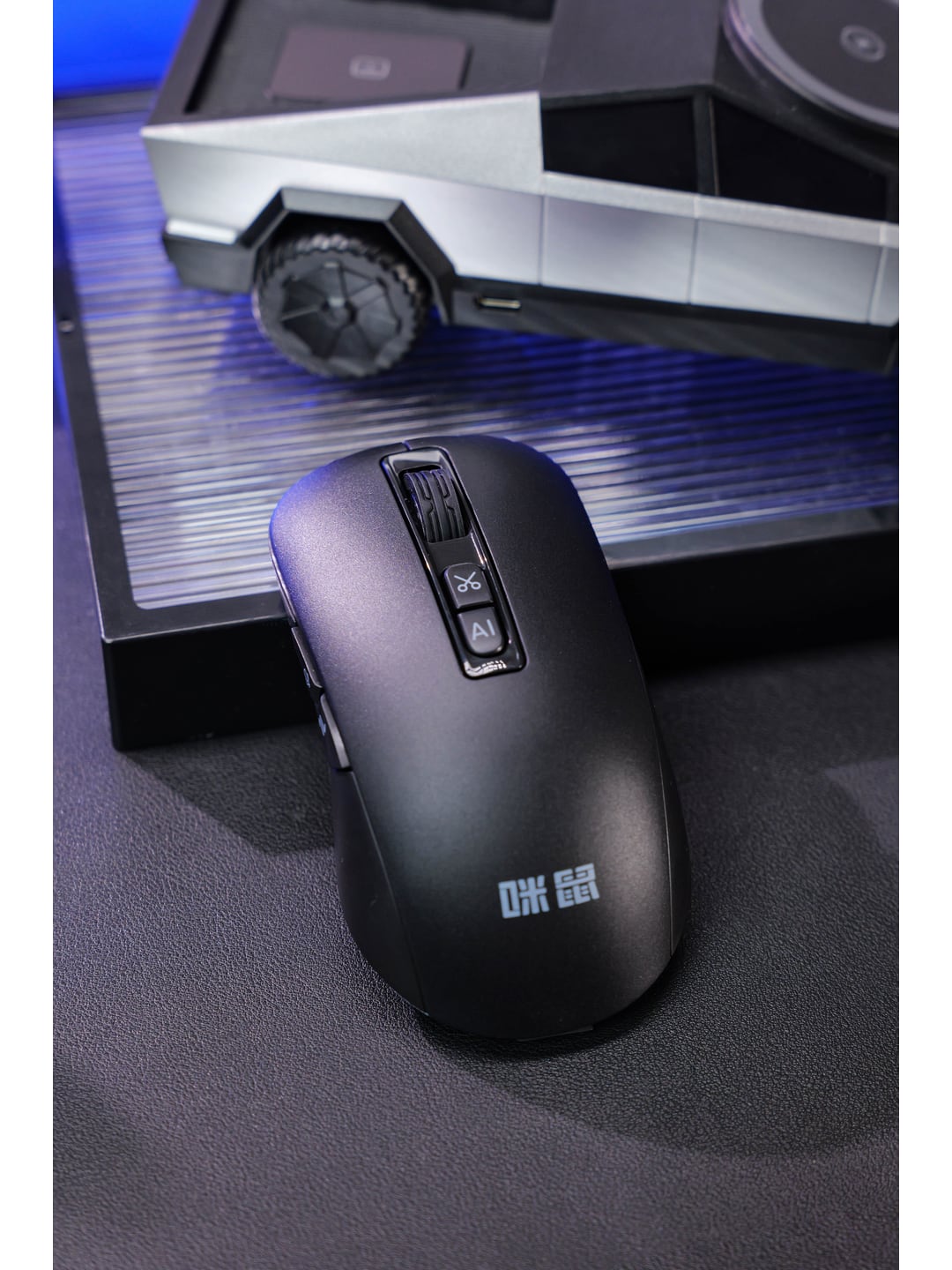 T3汽车造型QI2.0无线充电器+咪鼠M4 AI智能鼠标商务科技礼盒产品图 5