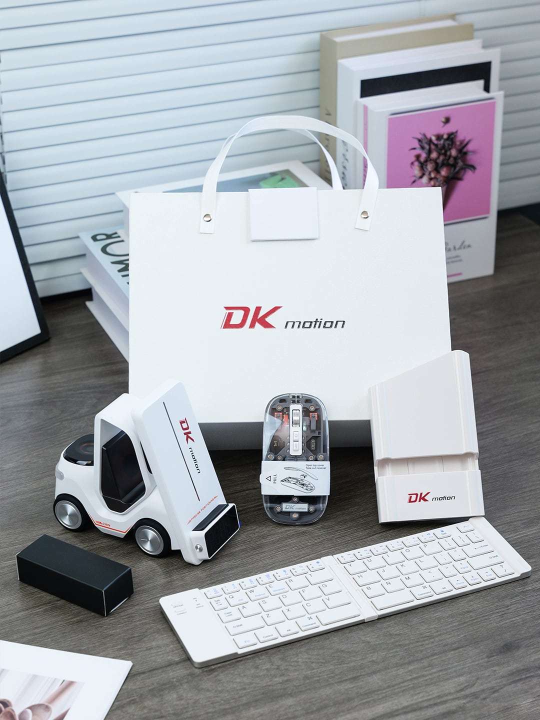 T20汽车造型五合一无线充+LC-1601/FK228两折蓝牙键盘+M133透明三模鼠标移动办公礼盒产品图 8