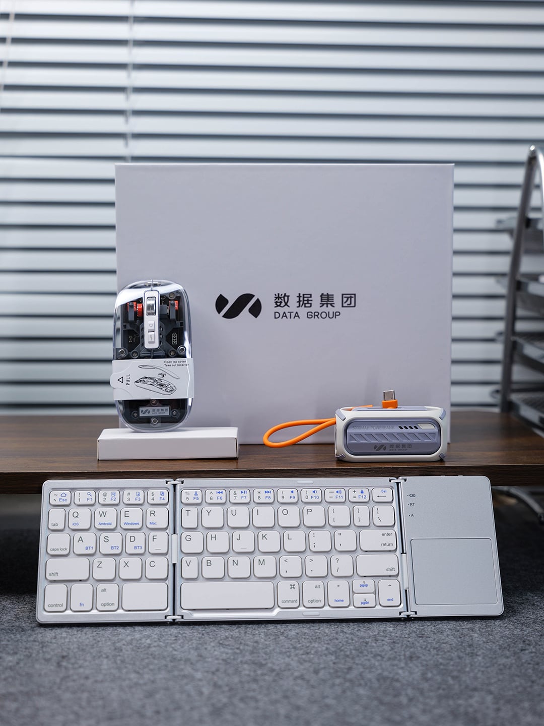 B033三折触控蓝牙键盘+M133透明三模鼠标+G31 5000mAh胶囊应急充电宝移动办公礼盒产品图 8