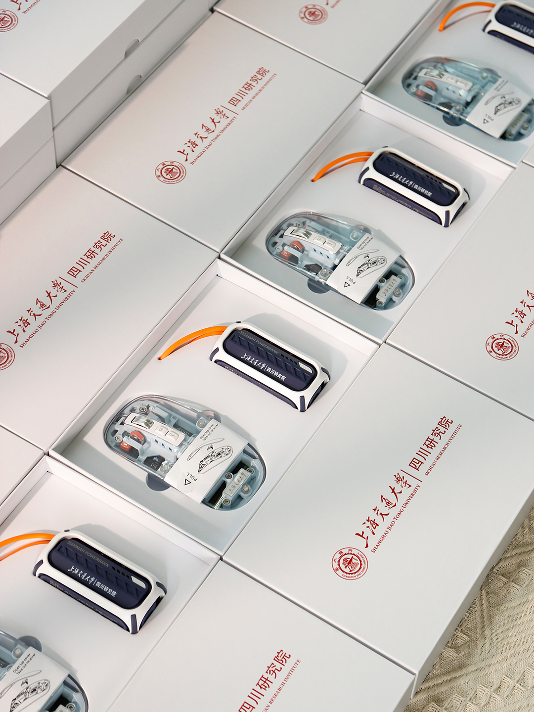 LC-031应急充电宝+LC-1603鼠标定制礼盒产品图 2