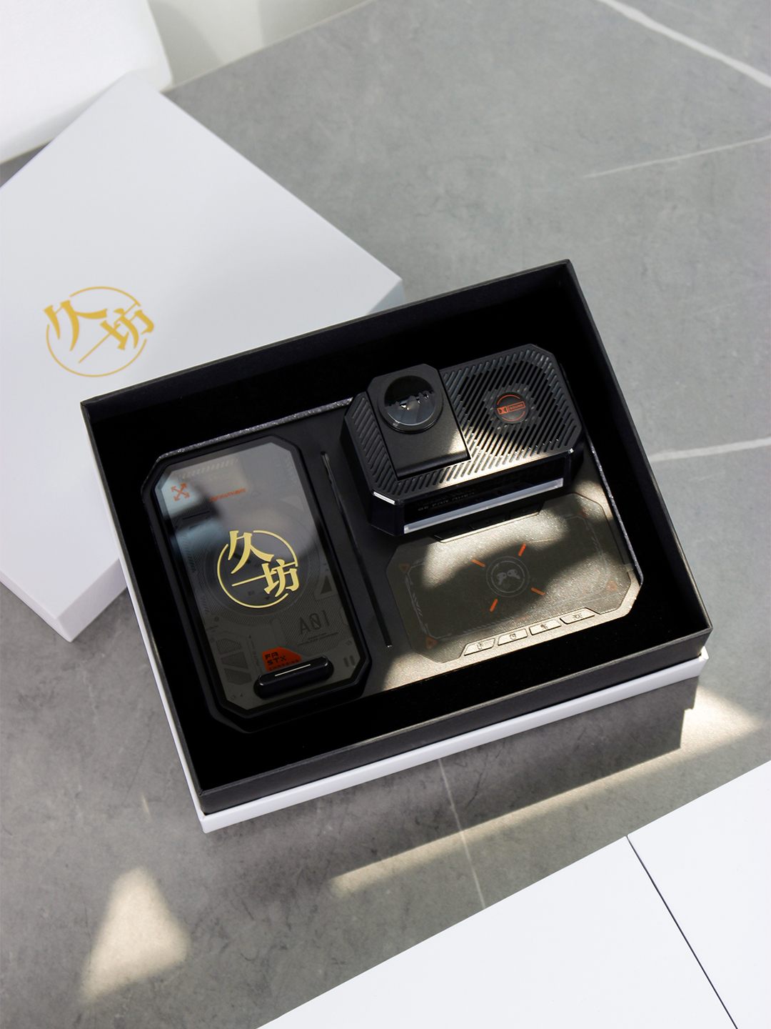 T50 创意六合一多功能无线充电器桌面无线充手机手表耳机多设备快充支架科技感礼品