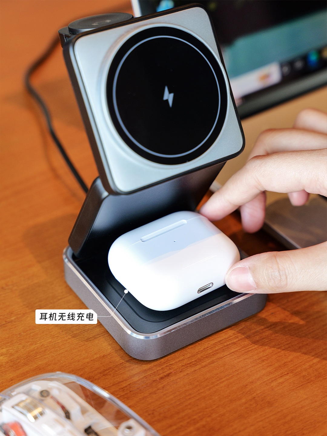 W90 创意折叠三合一无线充电器(可拆卸)桌面快充支架产品图 3