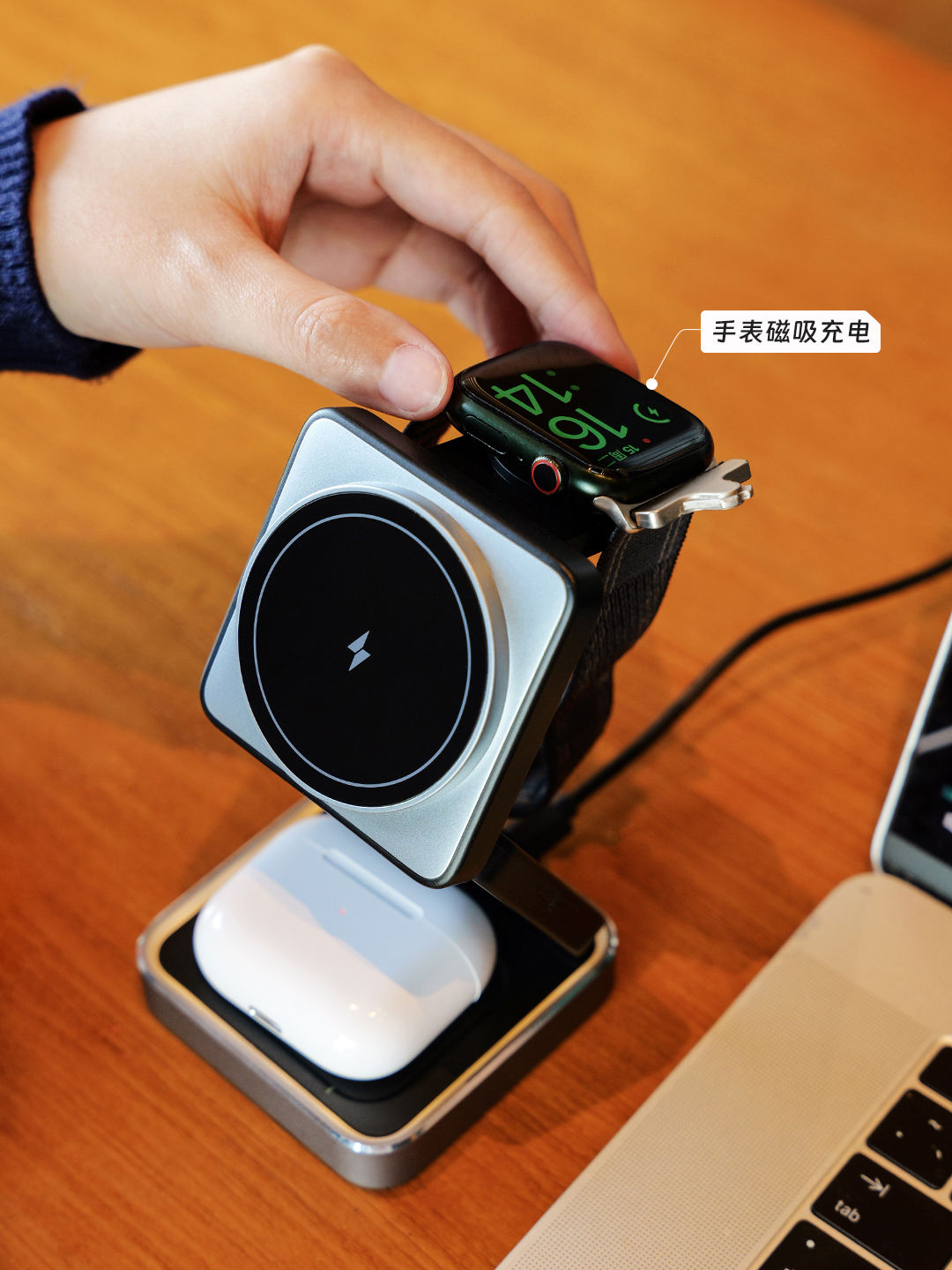 W90 创意折叠三合一无线充电器(可拆卸)桌面快充支架产品图 5