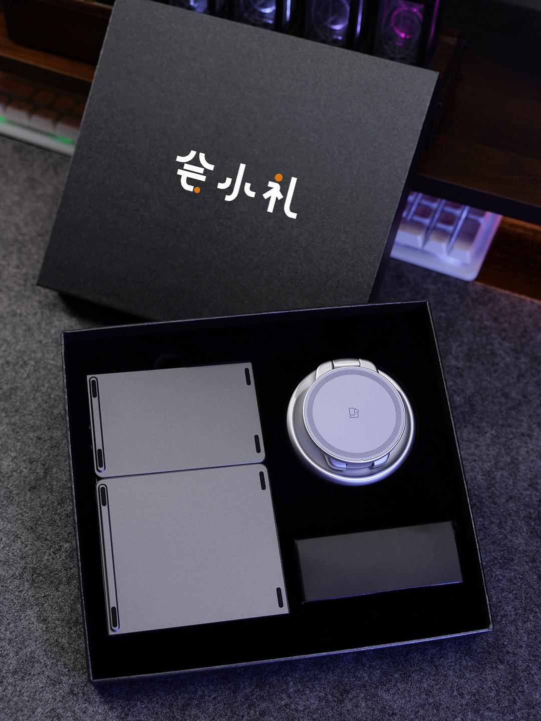 lc208旋转折叠三合一无线充电器 +三折蓝牙键盘礼盒