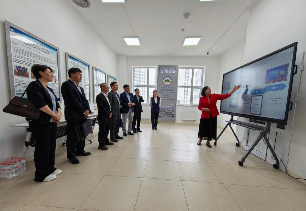 科技部国际合作司司长祝学华调研中国－蒙古国选矿工艺技术“一带一路”联合实验室蒙方实验室