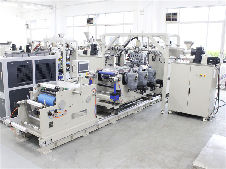 PP三层共挤流延膜机