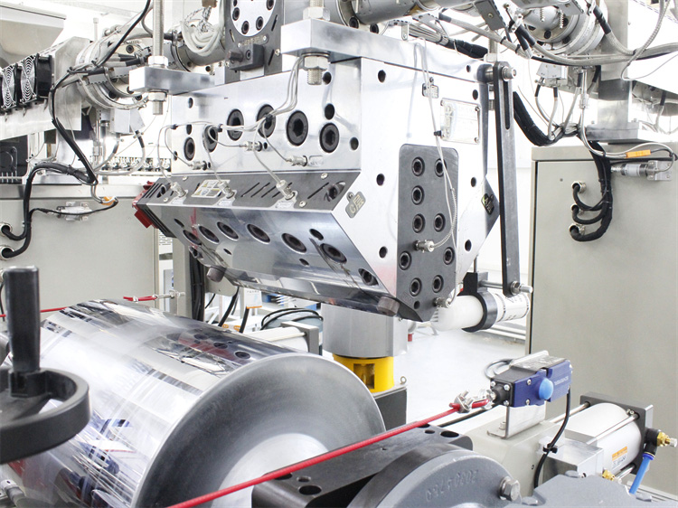 PP三层共挤流延膜机