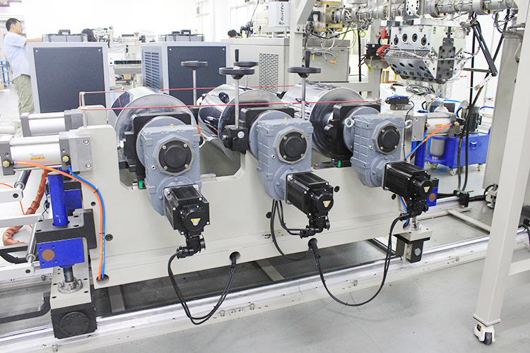 3台双螺杆共挤PET聚酯薄膜试验机