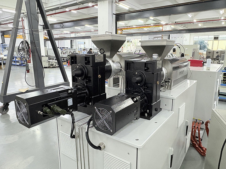 桌面ABA三层共挤PET薄膜试验机