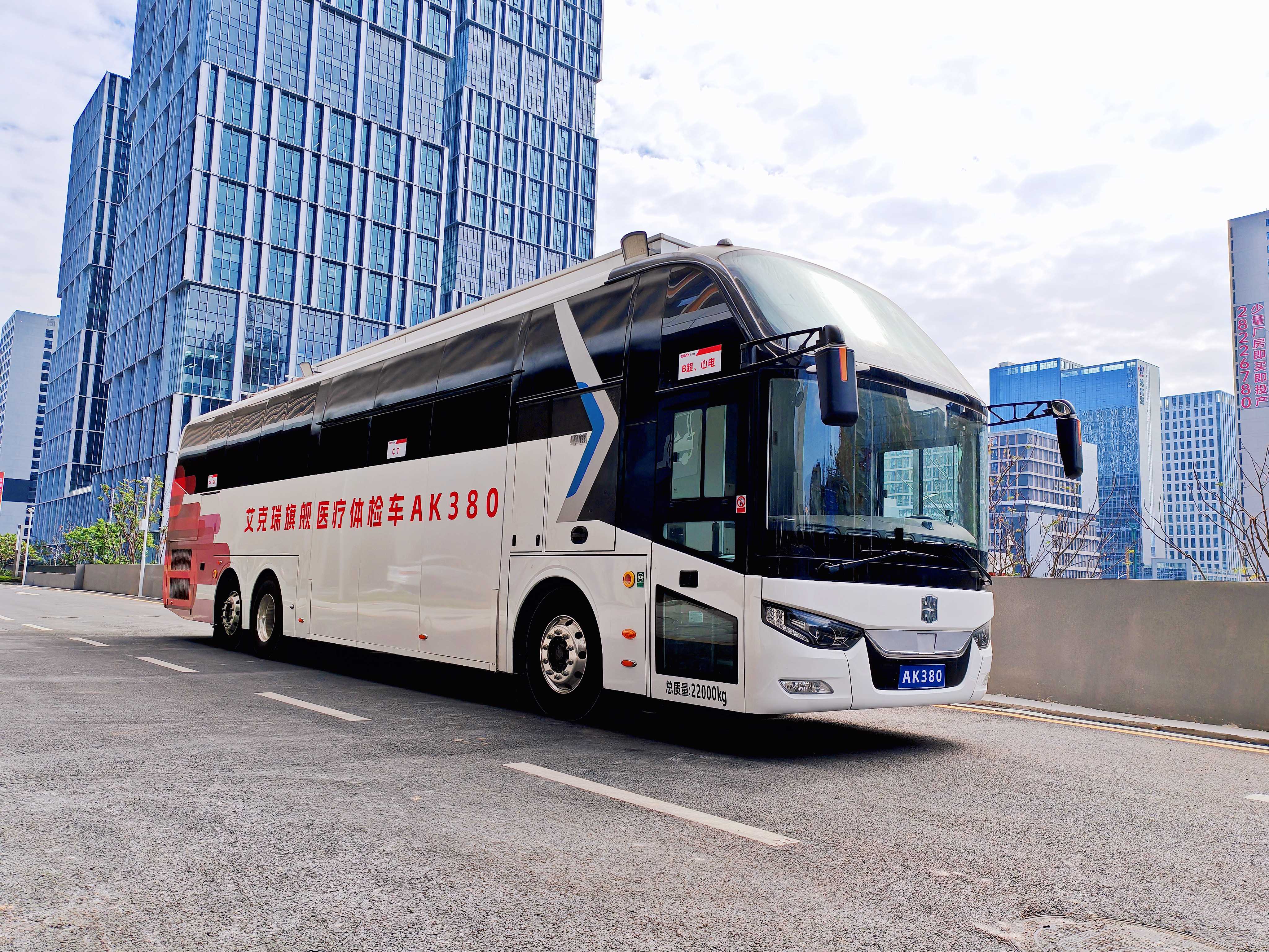 13米双层医疗车-外观-2