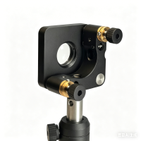 在螺纹孔中放入镜片