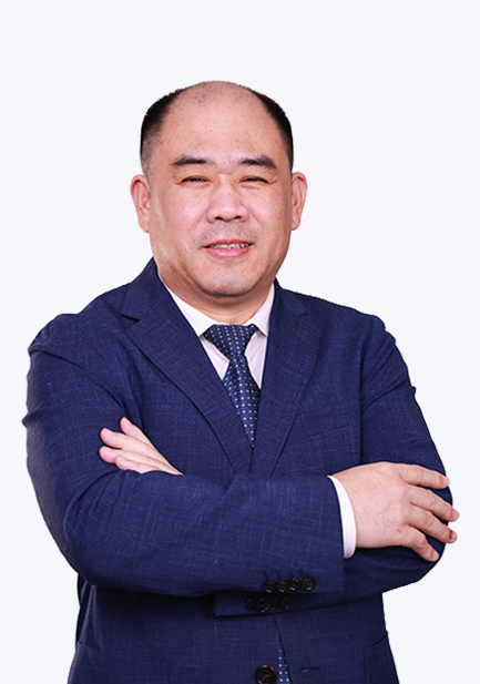  正先教育集团董事长，国家级培训项目特邀讲师，研究生学历；2016 年创办本校，带领团队打造高考平均提升 135 分、最高提分 292 分的传奇；独创 19.7 万字学校管理制度体系，获国家文字作品著作版权；深耕衡水教育模式研发与推广，培育 300 + 教育管理人才，办学成果获行业广泛认可。