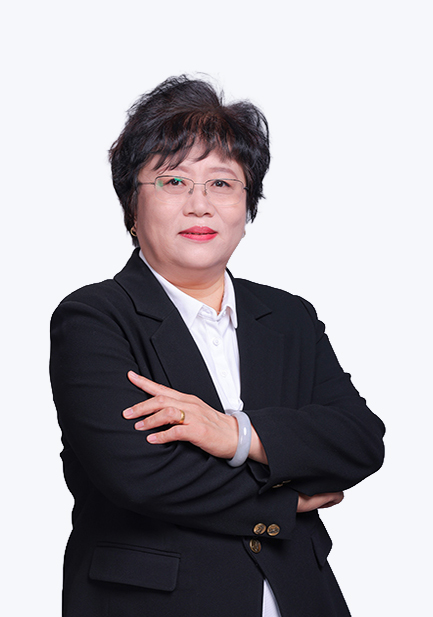 正高级教师·河北省师德标兵·省骨干教师·衡水市功勋教师；近 40 年高中教学管理经验；主持过省级课题，参与教辅编写；聚焦教学常规落地与教师素养提升，培养出多名学科骨干和教学能手；将多名中游学生送入南开、浙大、哈工大等 985 名校。
