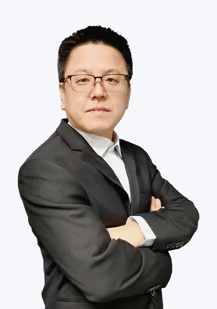 衡中高考明星班主任·数学高级教师；河北省优秀教师、省优秀班主任;培养清北学子 20 余人，学生艾晓森以 703 分斩获河北省高考第二名;原衡水重点中学教学校长，精准把控高三培优与数学高考方向，国家级课题主研人。