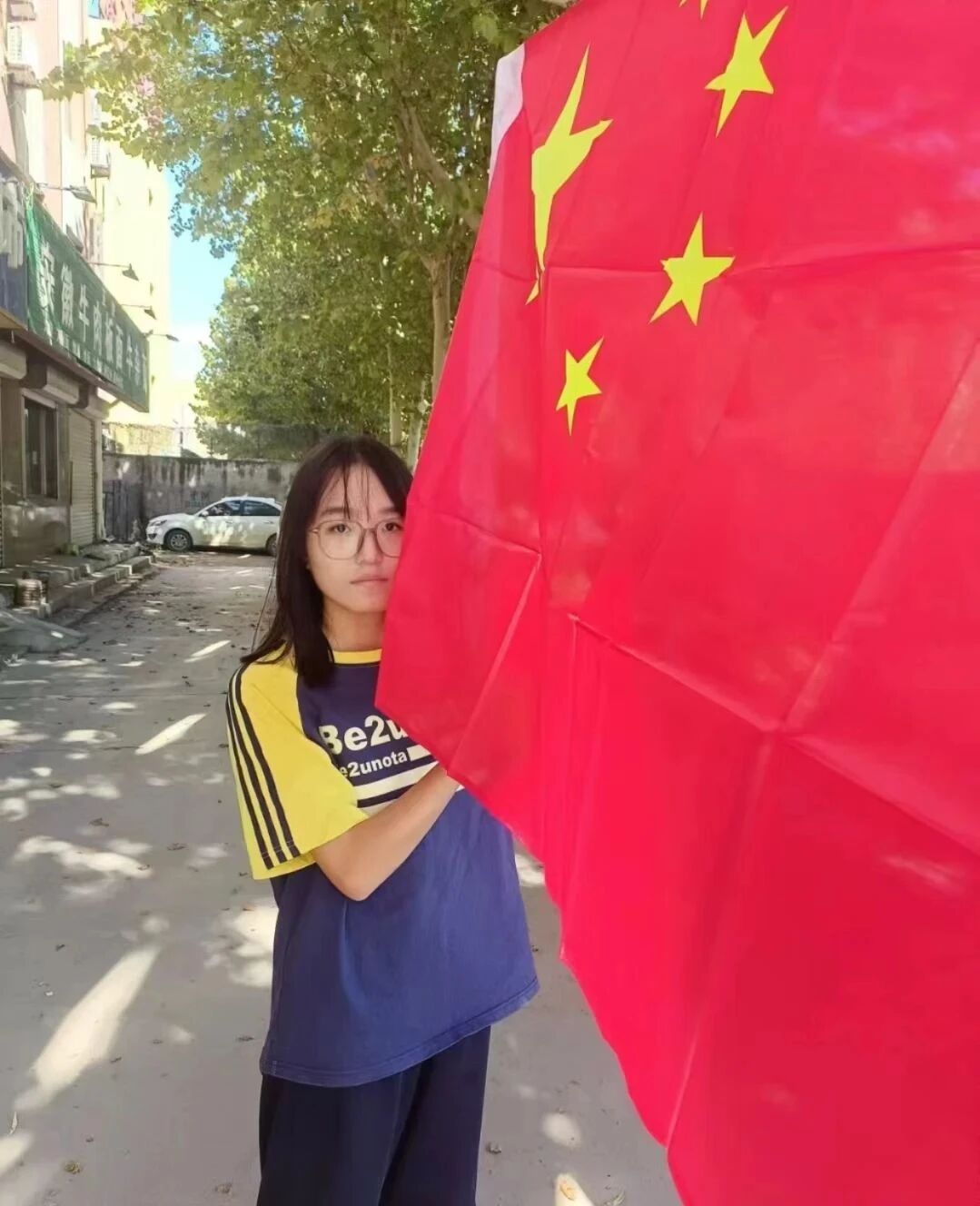 一抹中国红，是刻在心底的骄傲与热爱