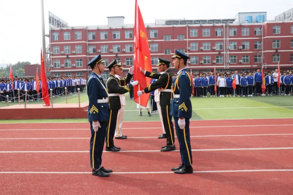 以仪式感守护校园精神，用队列诠释纪律与担当